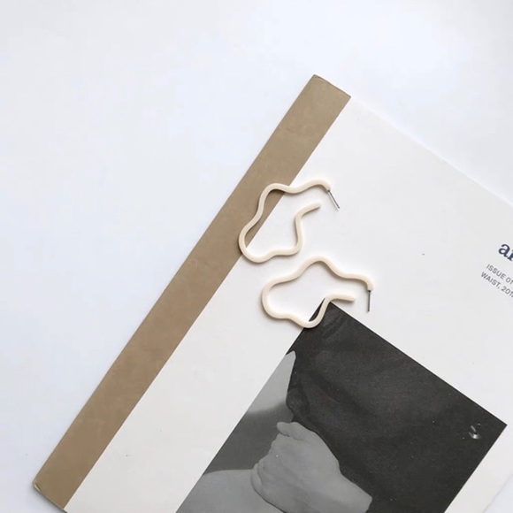 LAST Cream Irregular Shaped Hoop Earrings - Picture 6 of 8